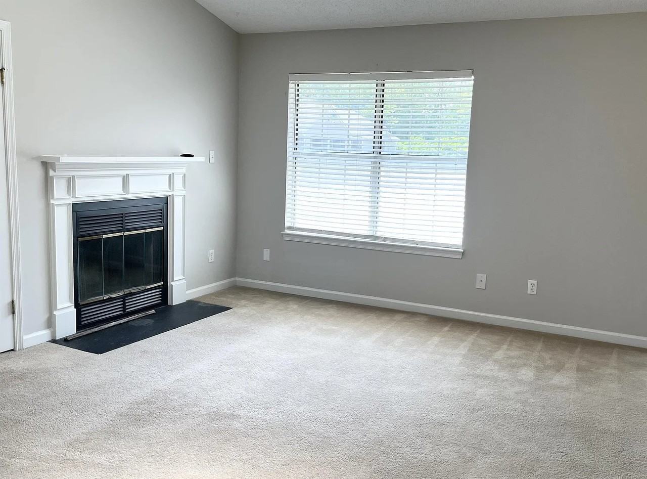 220 Lantana Ln #1B - Photo 3 of 16