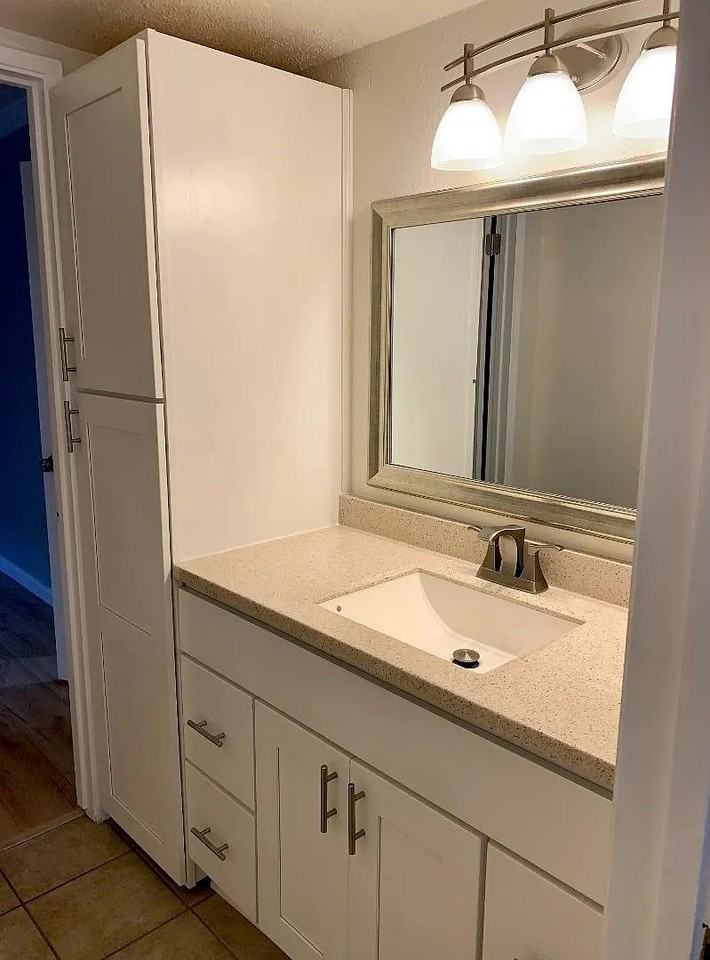 259 N Capitol Ave #111 - Photo 7 of 18