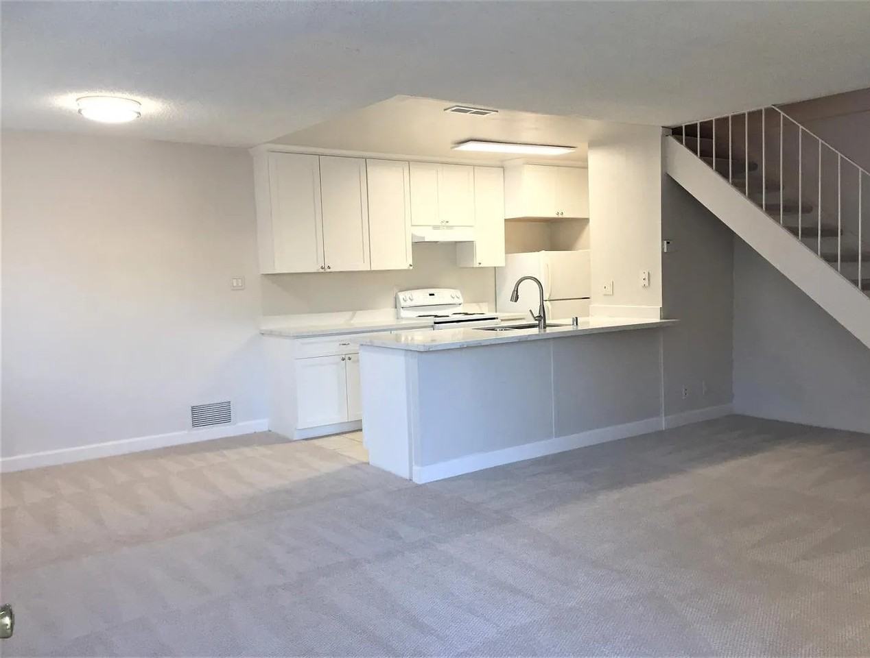 272 Tradewinds Ct #2 - Photo 3 of 15