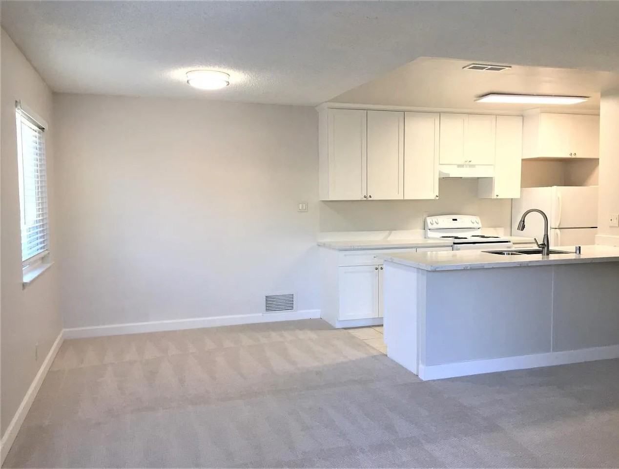 272 Tradewinds Ct #2 - Photo 4 of 15