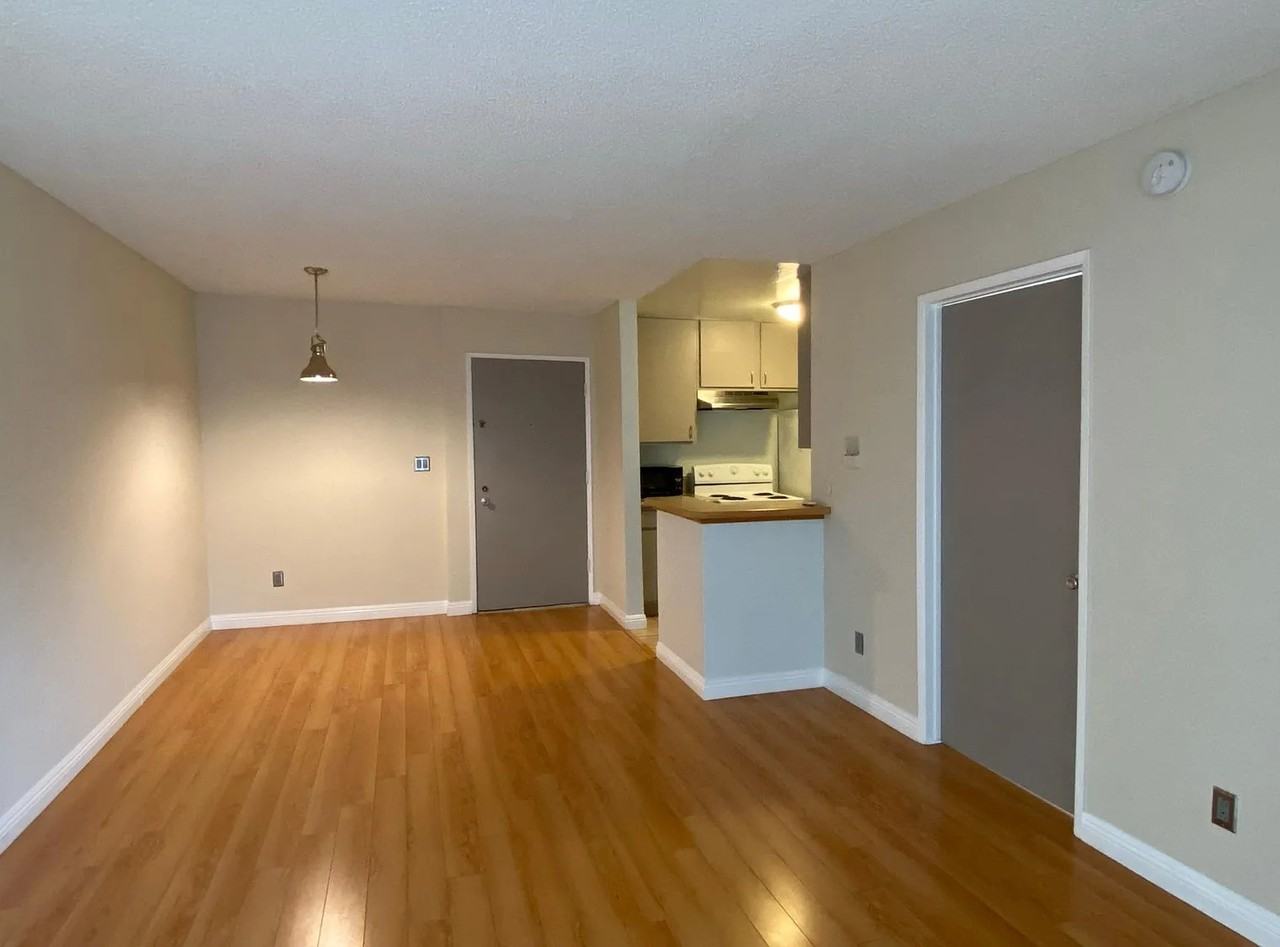 320 S Ardmore Ave #101 - Photo 2 of 14