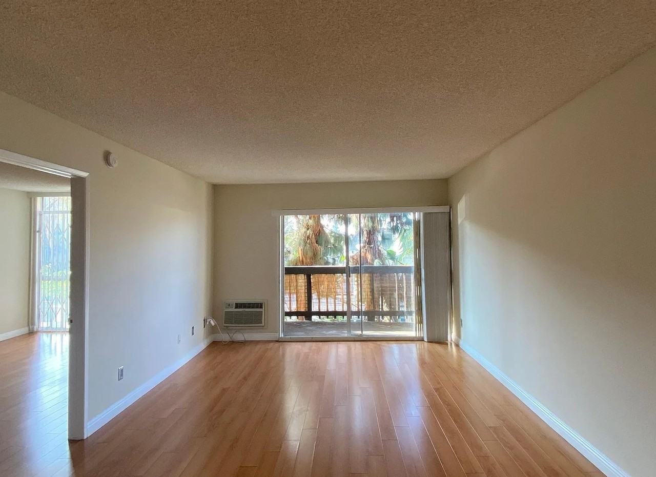 320 S Ardmore Ave #101 - Photo 6 of 14