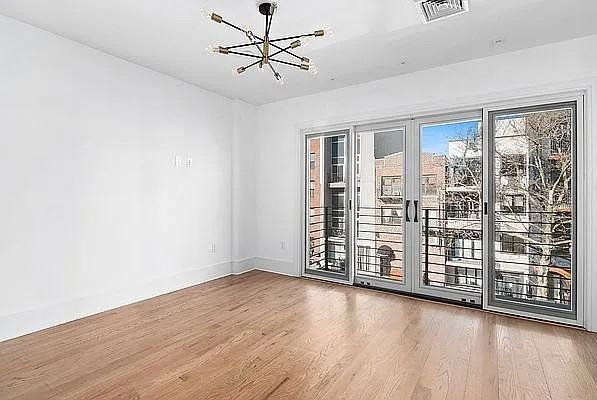 1021 Bedford Ave #301 - Photo 3 of 16