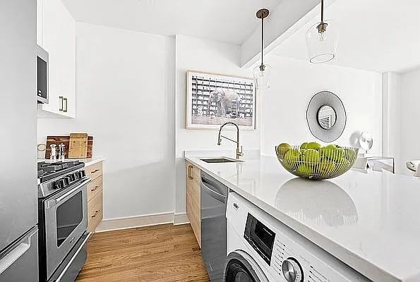 1021 Bedford Ave #301 - Photo 5 of 16