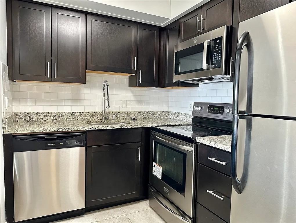 1025 Hancock St #11E - Photo 2 of 16