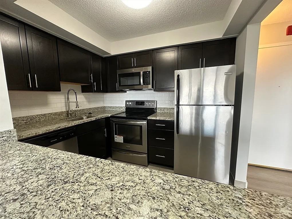 1025 Hancock St #11E - Photo 3 of 16