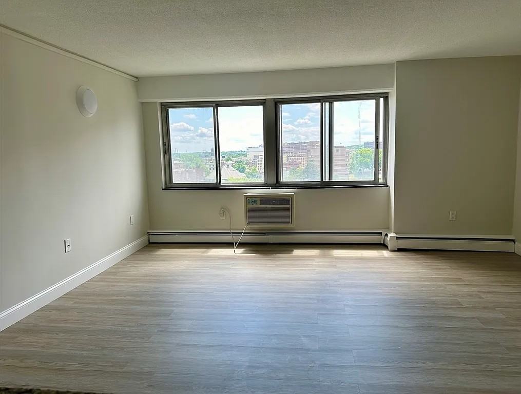 1025 Hancock St #11E - Photo 5 of 16