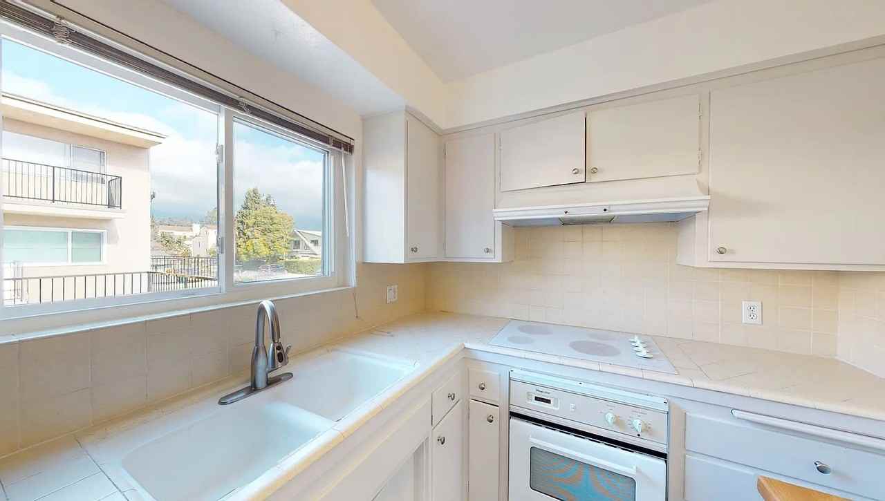 1115 Cordova St #102 - Photo 5 of 14