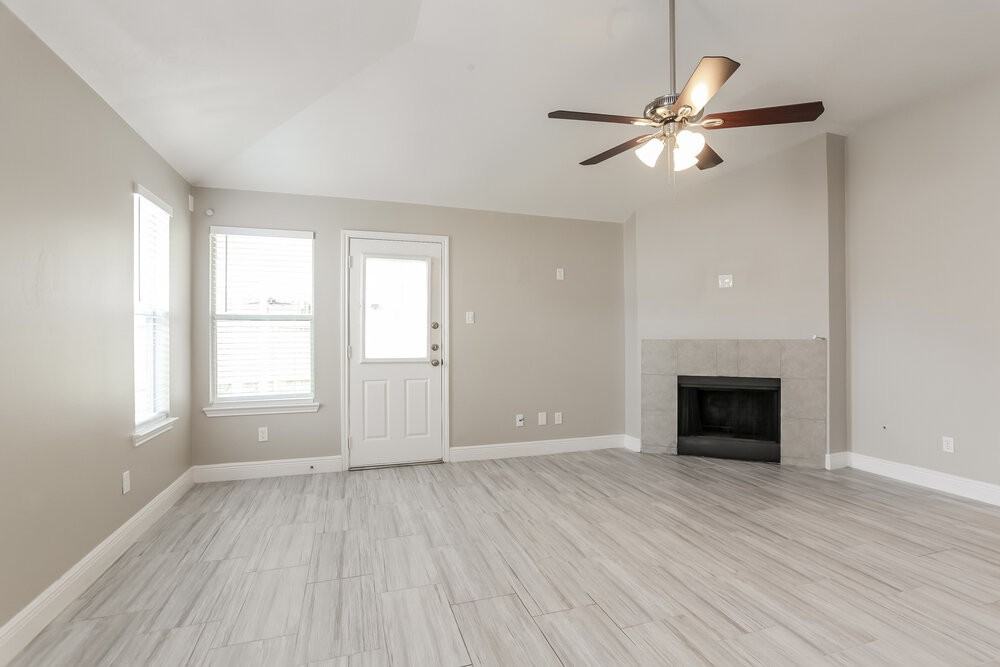 25235 Clover Ranch Dr - Photo 3 of 16