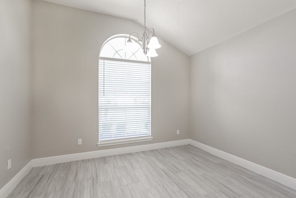 25235 Clover Ranch Dr - Photo 5 of 16