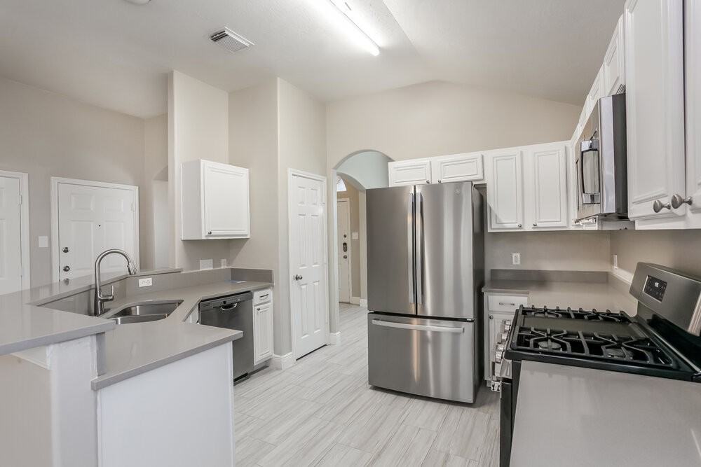 25235 Clover Ranch Dr - Photo 7 of 16