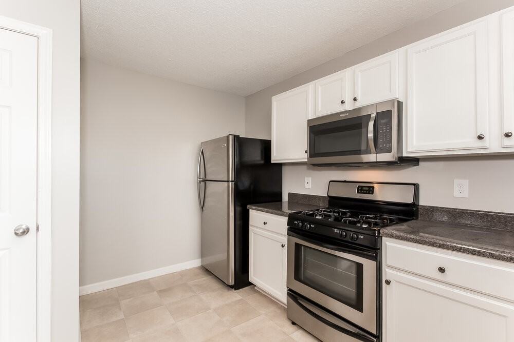 1883 Roble Dr - Photo 5 of 15