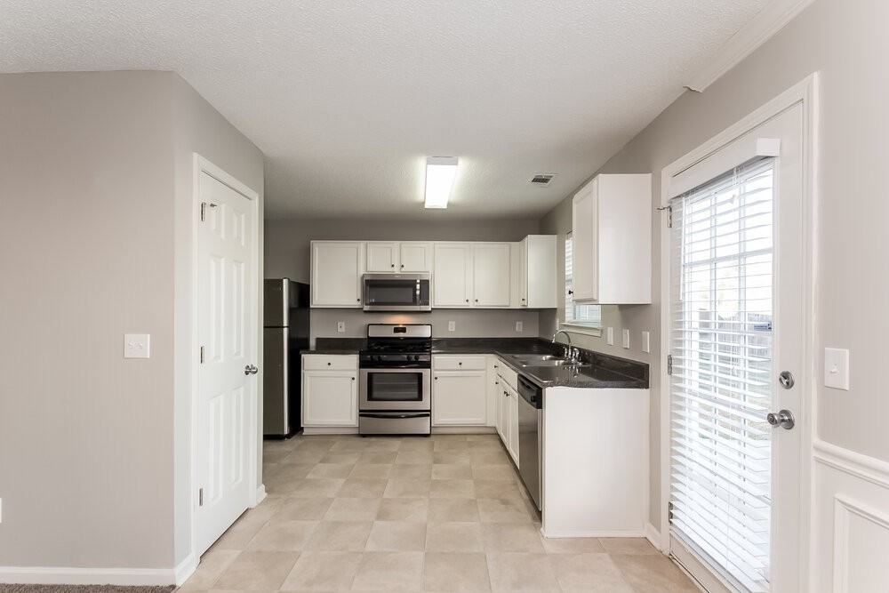 1883 Roble Dr - Photo 6 of 15