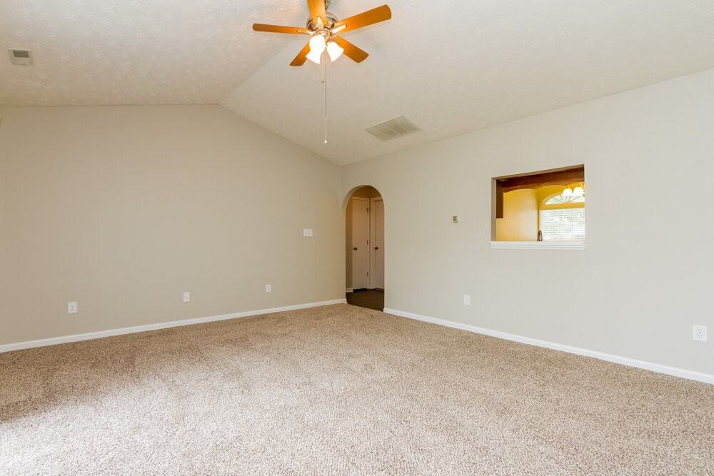 148 Meadow Glen Dr - Photo 4 of 13