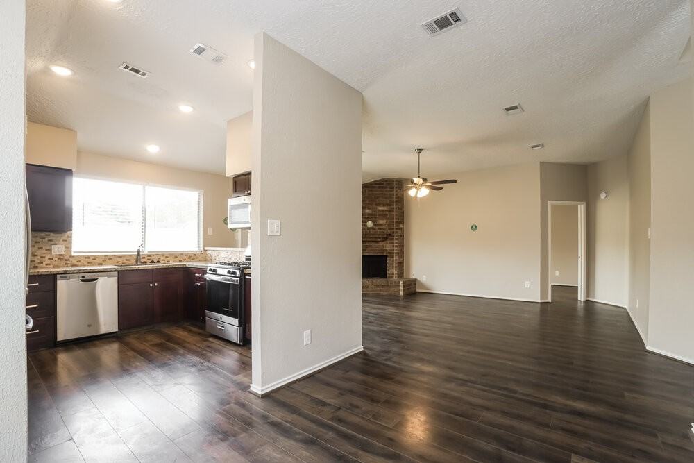 15118 Loma Paseo Dr - Photo 5 of 16