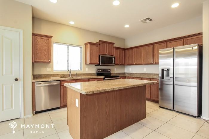 18356 W Mission Ln - Photo 7 of 16