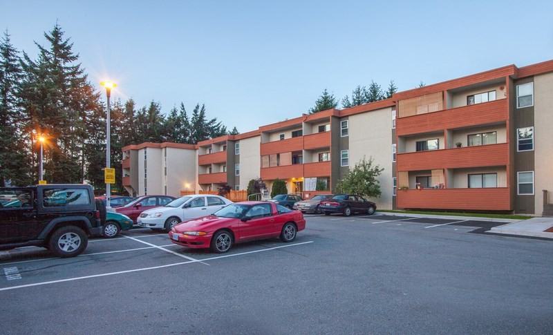 Country Club Manor - Photo 3 of 5