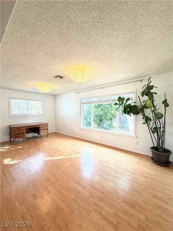 7505 Pinedale Ave - Photo 4 of 30