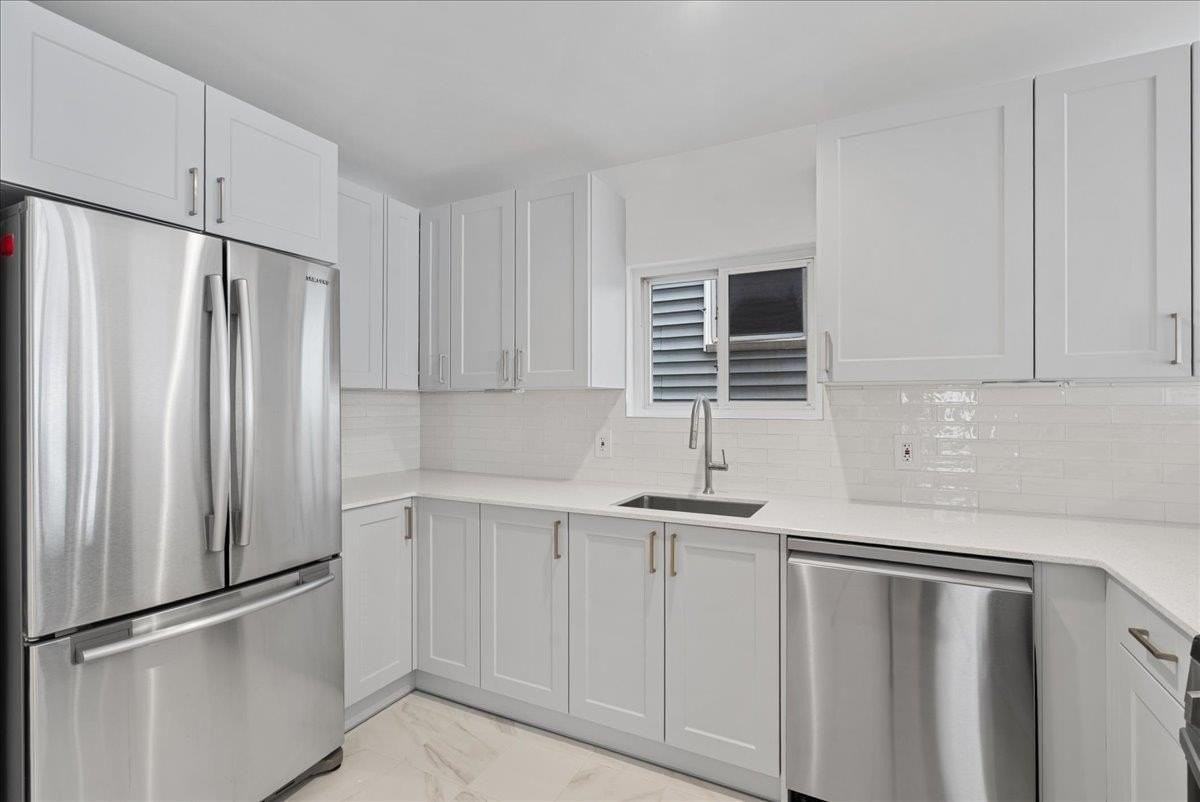 92 Armstrong Ave #1 - Photo 5 of 42