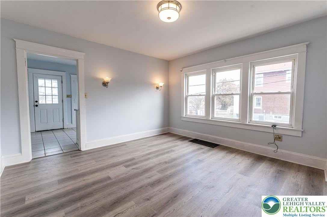 2001 Ferry St - Photo 7 of 28