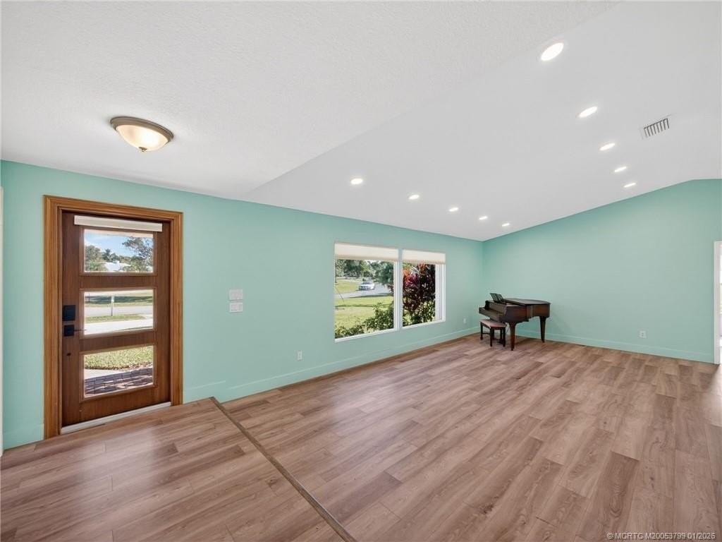 3055 Se Glasgow Dr - Photo 3 of 26