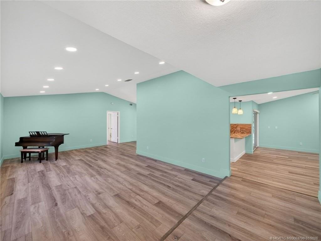 3055 Se Glasgow Dr - Photo 4 of 26