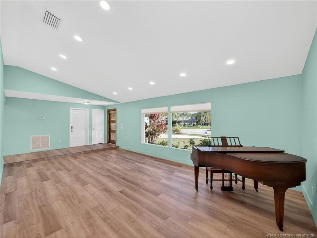 3055 Se Glasgow Dr - Photo 5 of 26