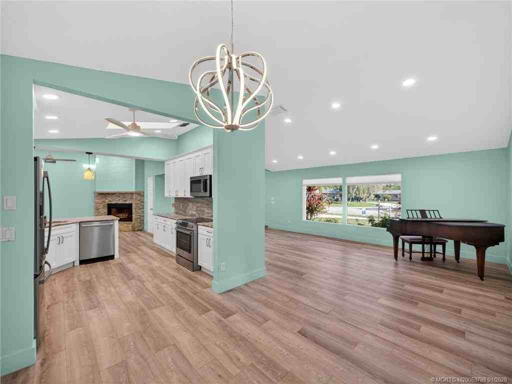 3055 Se Glasgow Dr - Photo 6 of 26