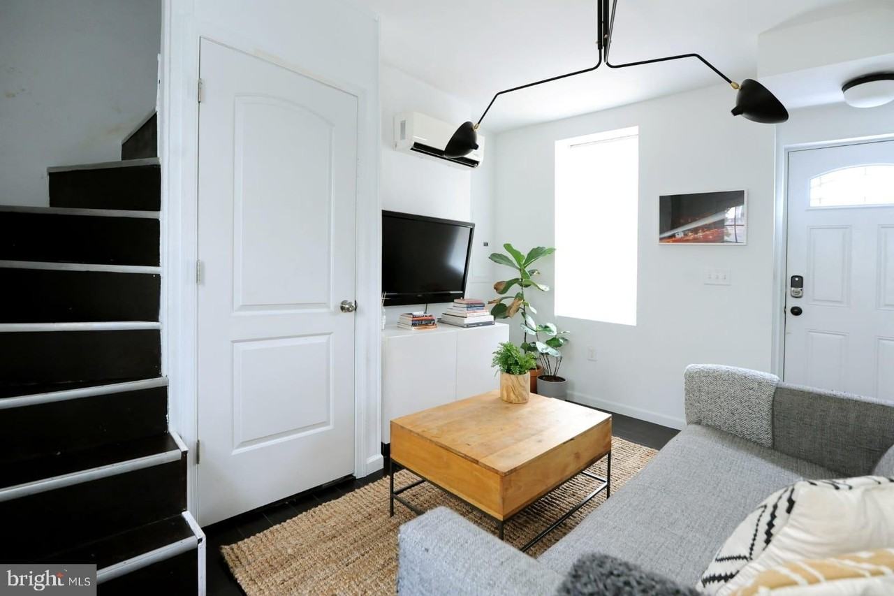 1107 N Lee St - Photo 2 of 15