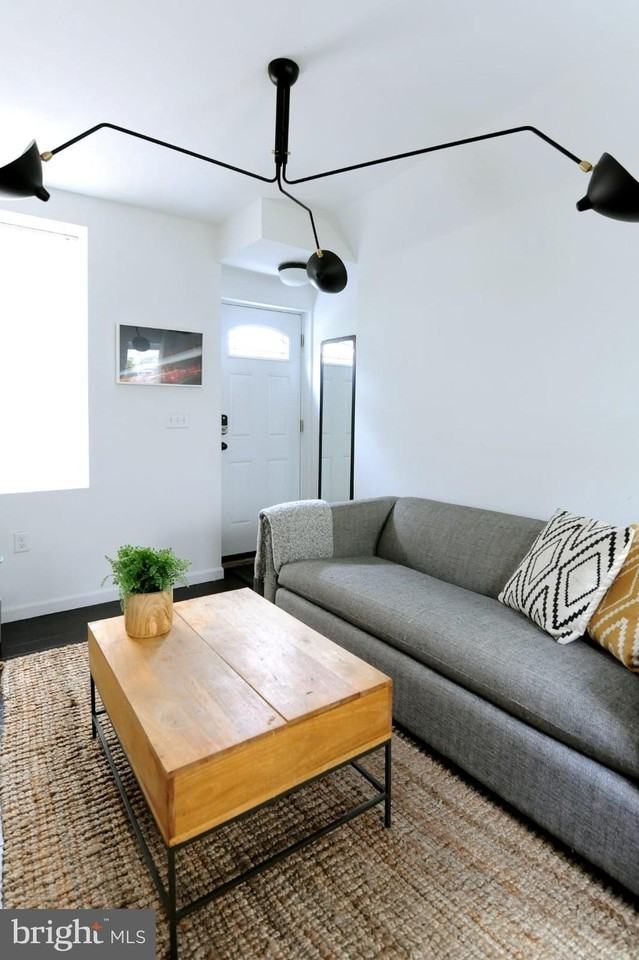 1107 N Lee St - Photo 4 of 15