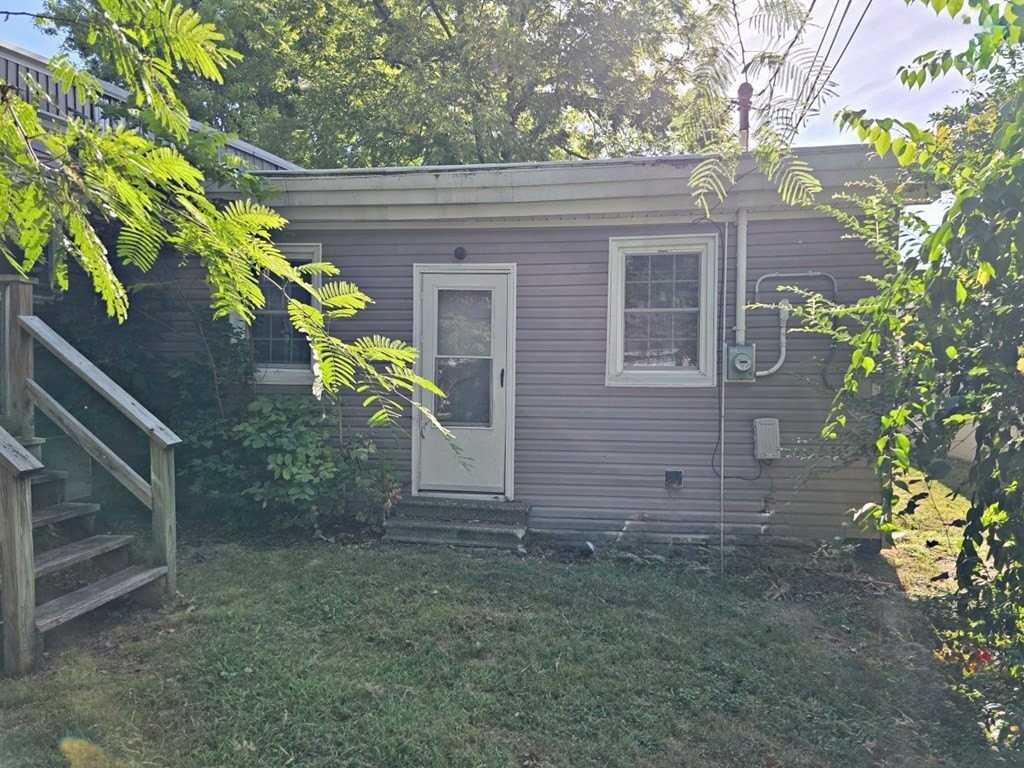 1502 N Dixie Ave Apt B - Photo 2 of 10