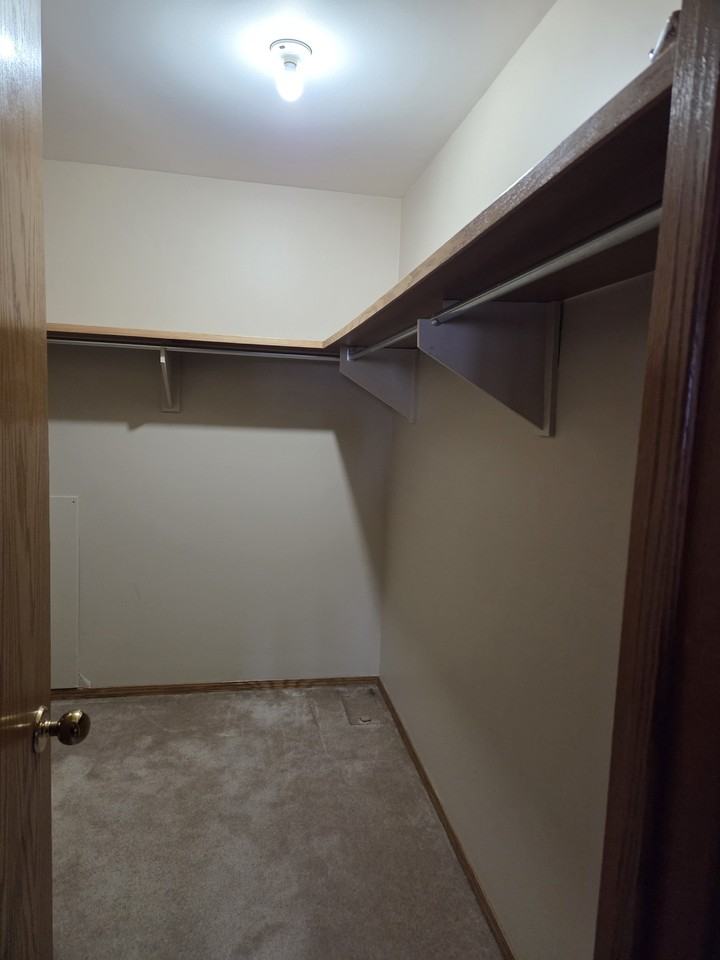 139 Tweedsmuir Road - Photo 2 of 30