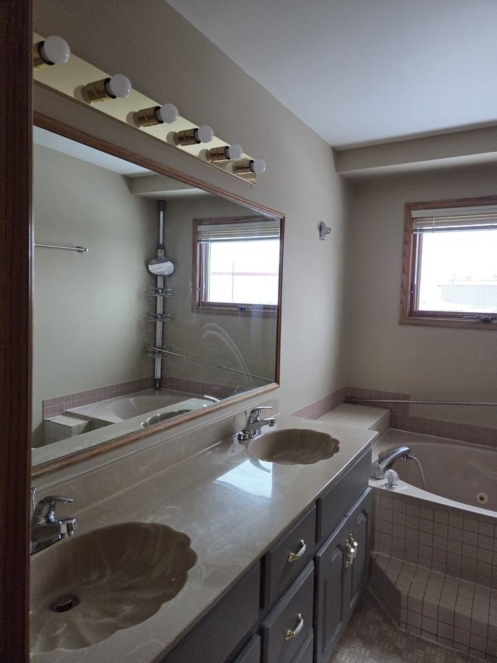 139 Tweedsmuir Road - Photo 3 of 30