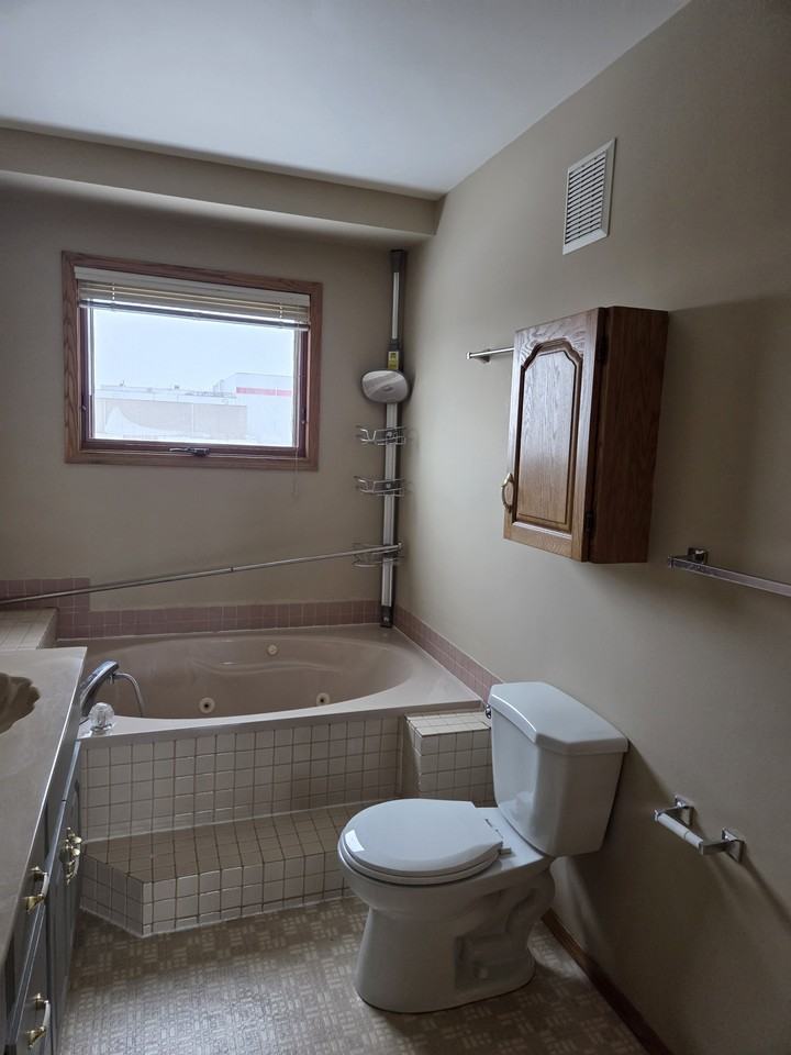 139 Tweedsmuir Road - Photo 4 of 30