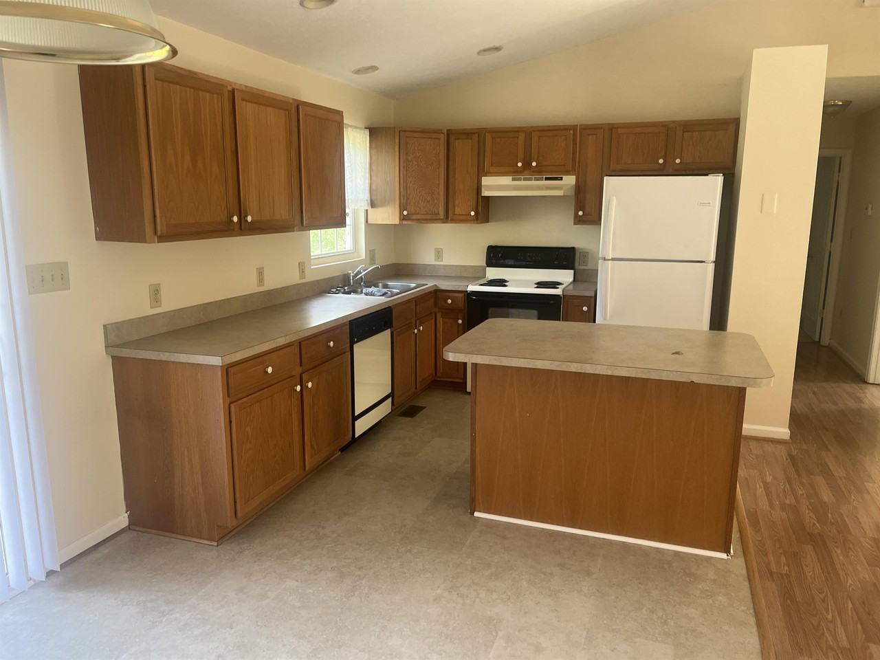 402 Bumble Bee Ln - Photo 3 of 13