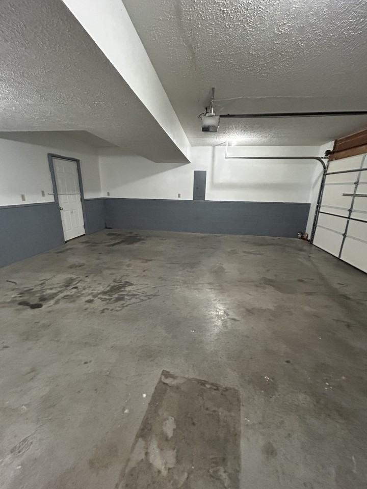 402 Bumble Bee Ln - Photo 2 of 13