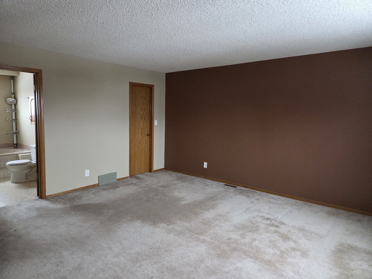 139 Tweedsmuir Road - Photo 6 of 30