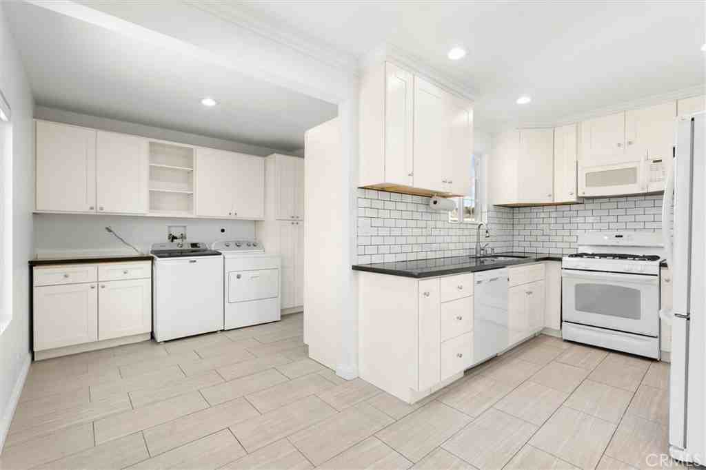 3367 W 152nd St #3367 - Photo 5 of 29