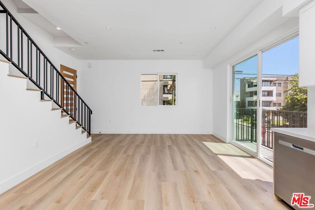 11241 Morrison St #11241-6 - Photo 2 of 24