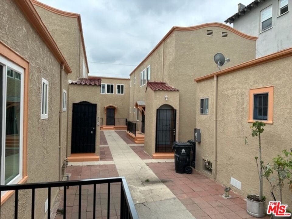 836 S Catalina St #8361-2 - Photo 3 of 34