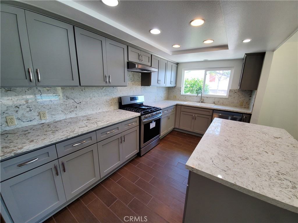 588 W 17th St #588 - Photo 2 of 42