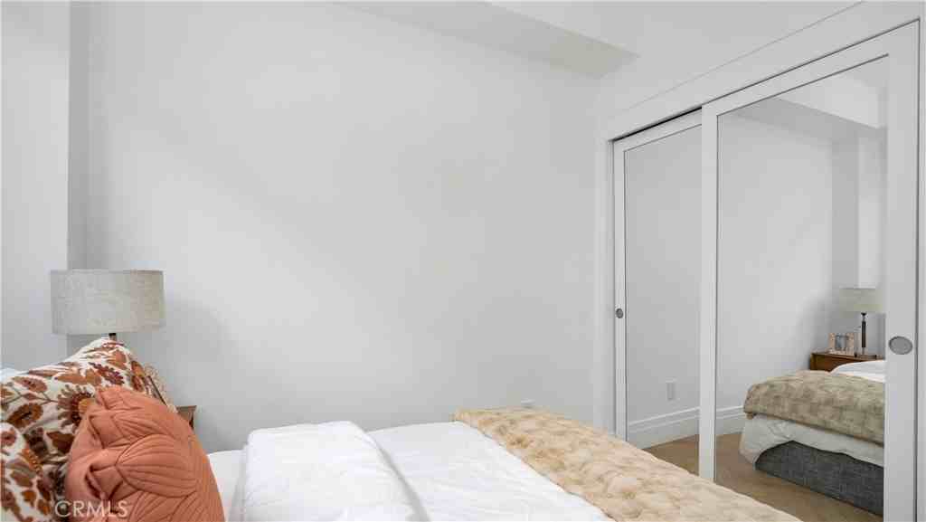 1347 1/2 Seward St #1347 - Photo 4 of 26