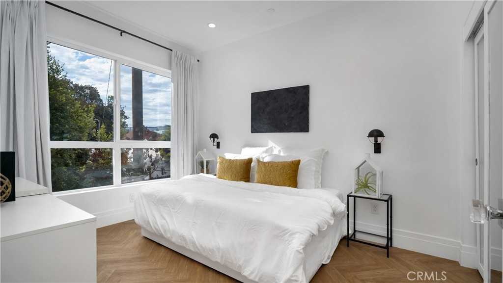 1347 1/2 Seward St #1347 - Photo 5 of 26