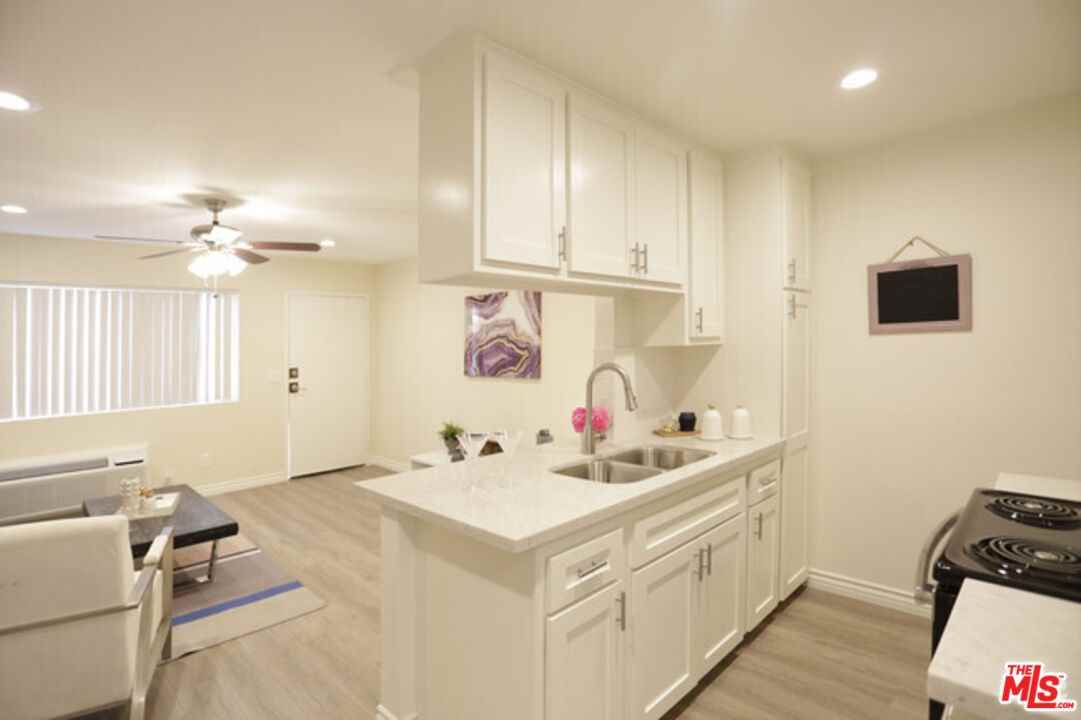 536 S Manhattan Pl #536-424 - Photo 6 of 13