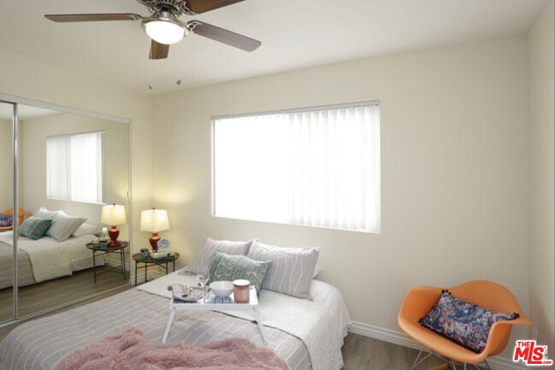 536 S Manhattan Pl #536-424 - Photo 7 of 13