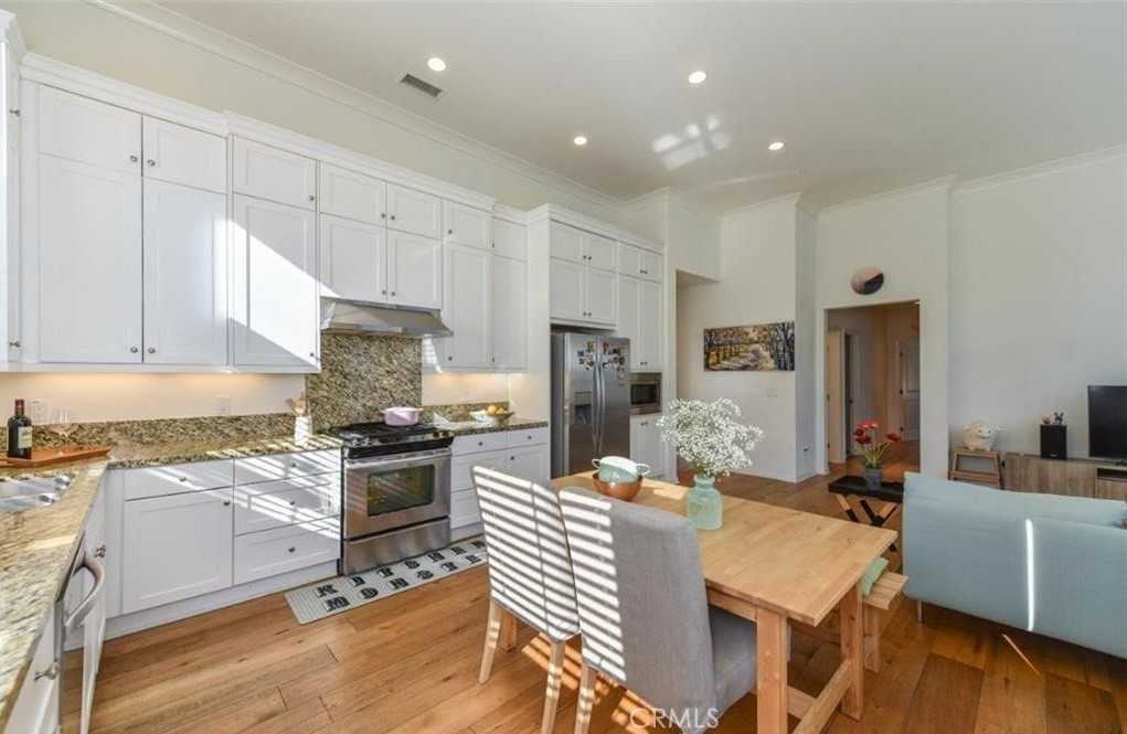 202 Kempton #202 - Photo 2 of 7