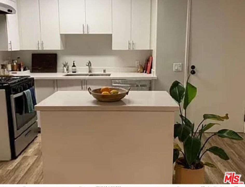 1242 9th St #12422A - Photo 3 of 17