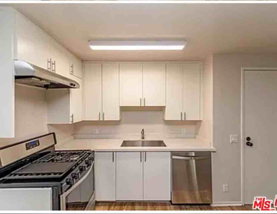 1242 9th St #12422A - Photo 7 of 17