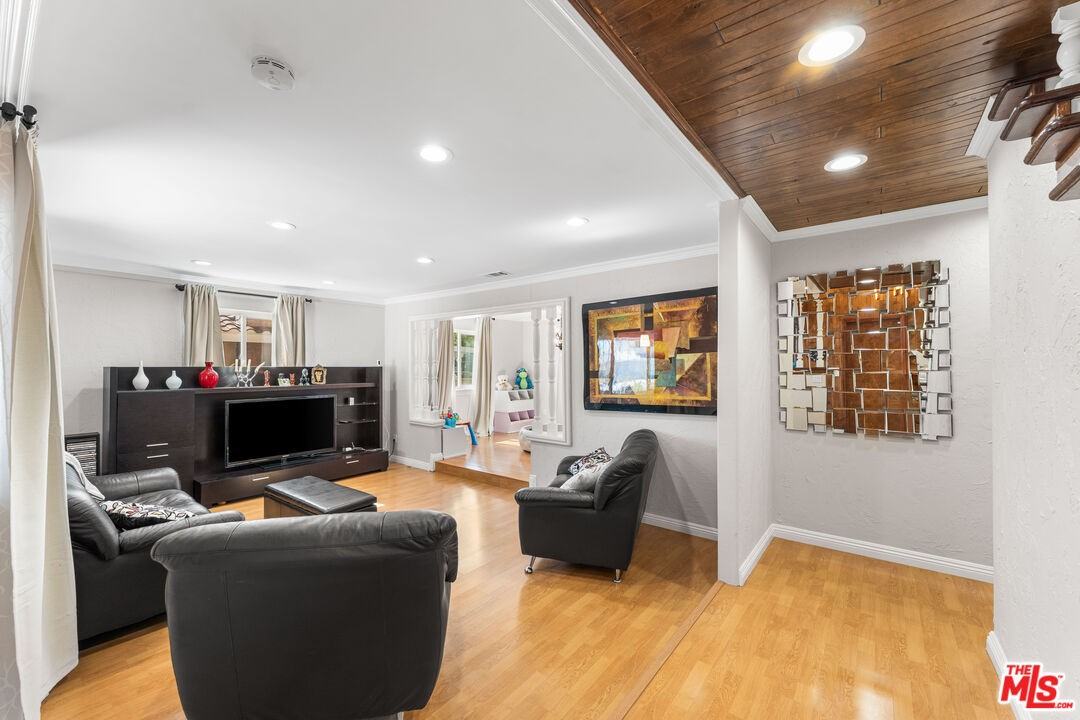 18032 Mariner Dr #18032 - Photo 2 of 25