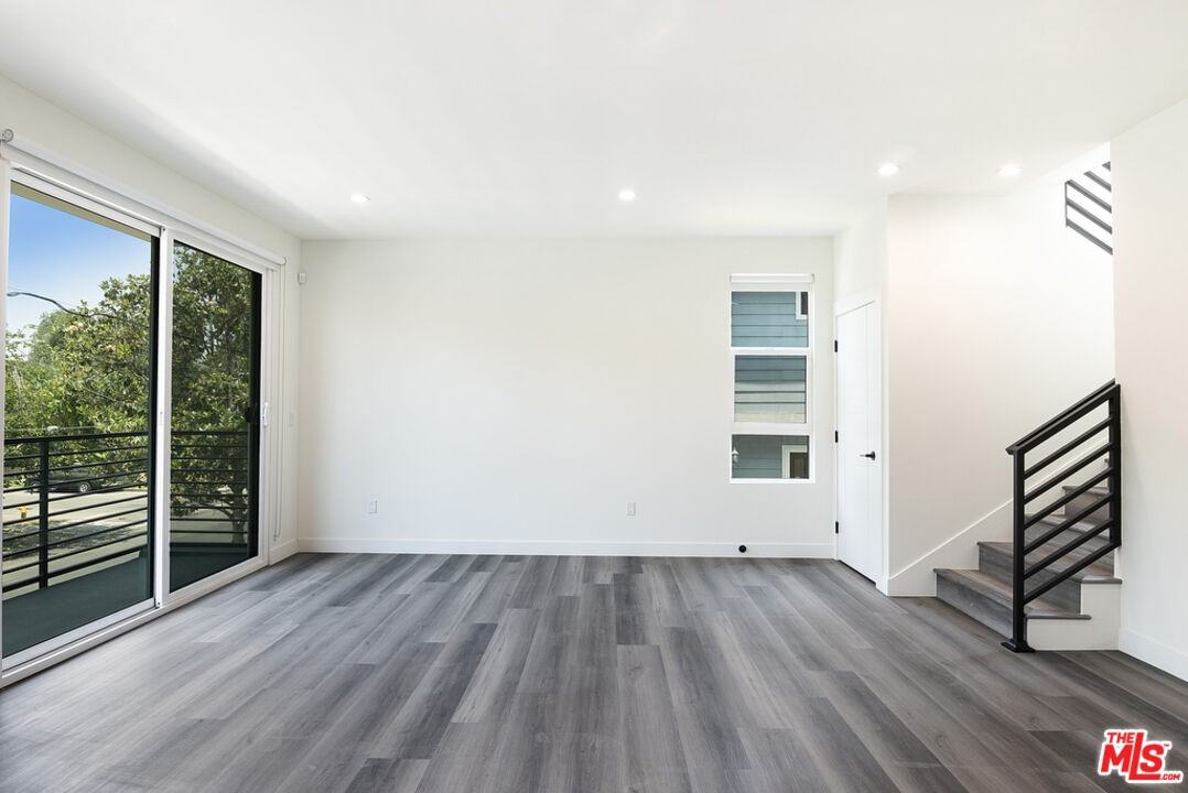 5038 1/2 Riverton Ave #5038 - Photo 5 of 21